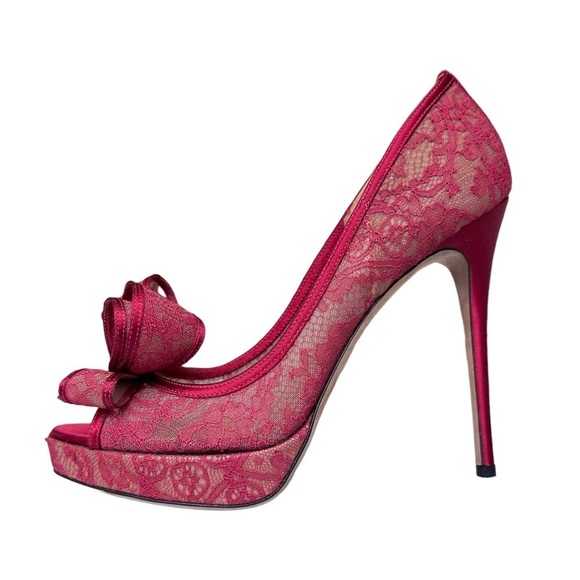 Valentino Garavani Red Bow Heels - Picture 4 of 11